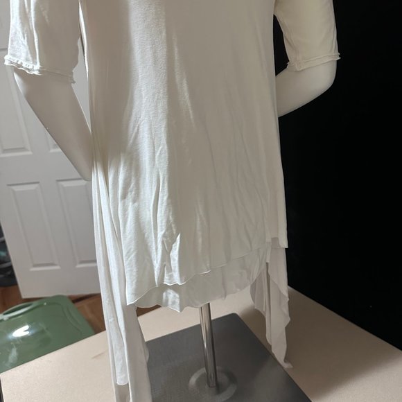 Ruby Jane Solid Tunic with Asymmetrical Hem Size 1 - Picture 4 of 6